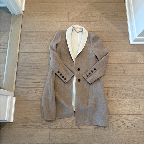 Elegant Women's Tan Trench Coat with Cream Lapel - Picture 1 of 3